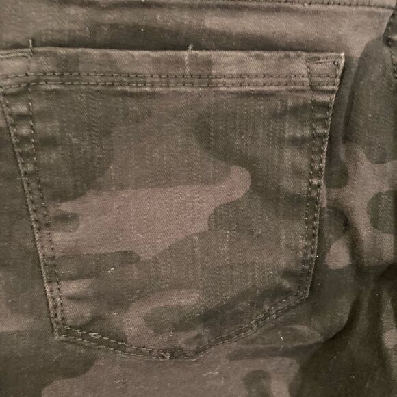 Social Standards by Sanctuary Grey and Black Camo Pants - Picture 4 of 7